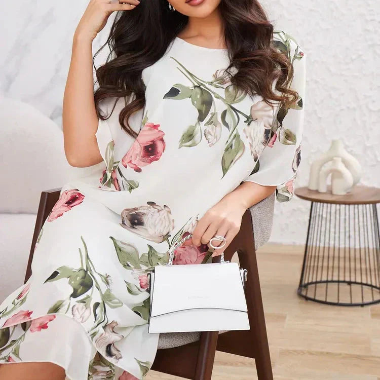 👗Rode chiffonjurk met bloemblaadjes