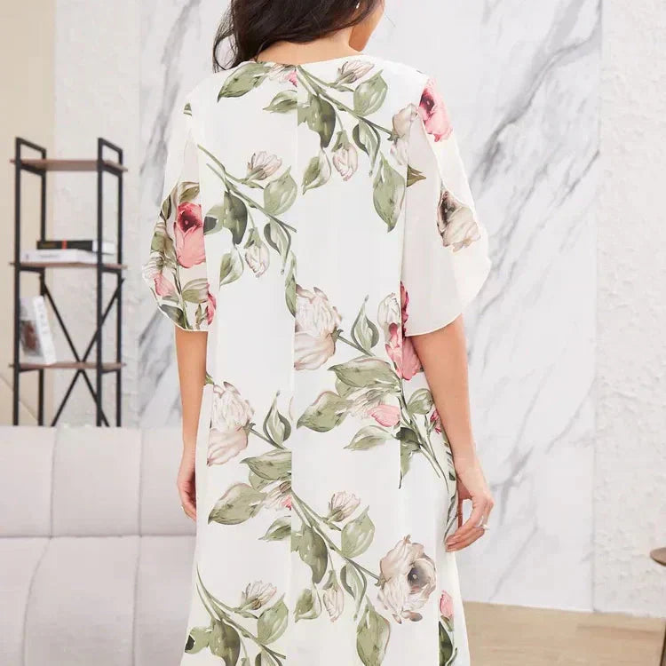 👗Rode chiffonjurk met bloemblaadjes